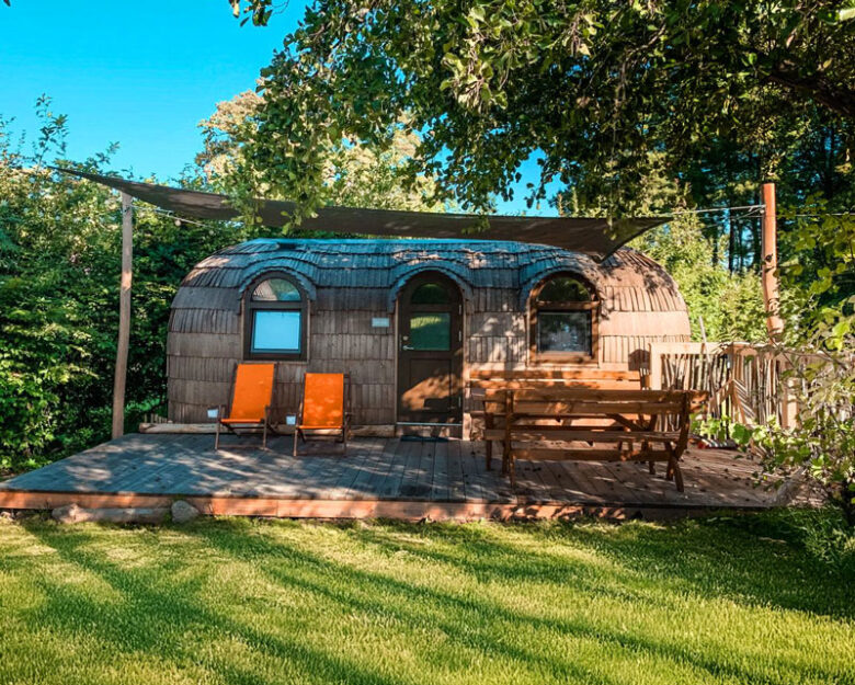 Gemütliche Ferienwohnung auf dem Campingplatz-Areal in Belau – modernes Design und Komfort für erholsame Tage in der Natur.