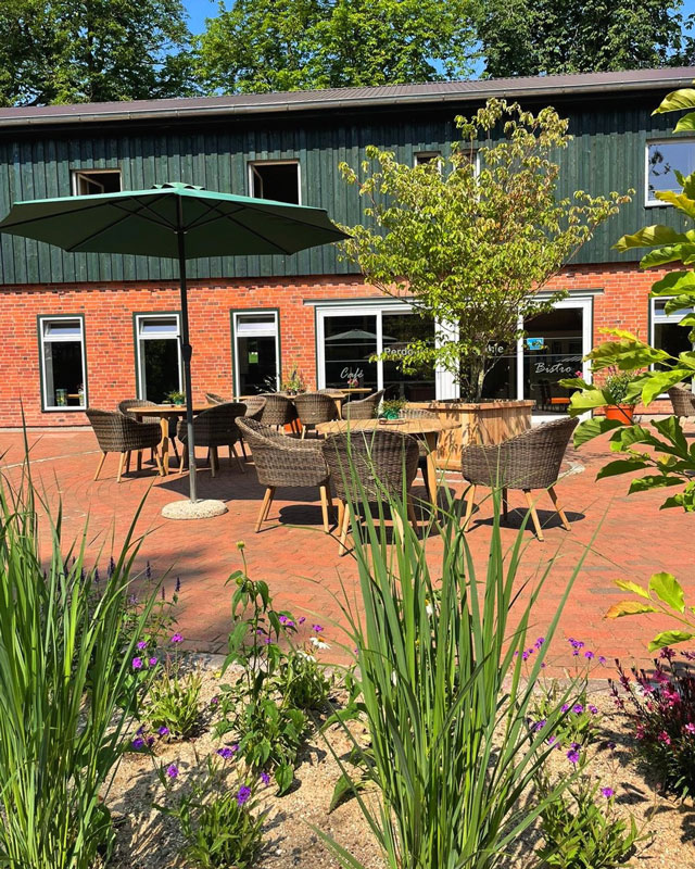 Es gibt auch eine Gaststätte und ein Restaurant am Campingplatz am Belauer See