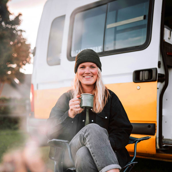 Romantischer Blick auf den Belauer See in Schleswig-Holstein – ideal für den entspannten Camping-Urlaub am Wasser mit eigenem Badesteg.